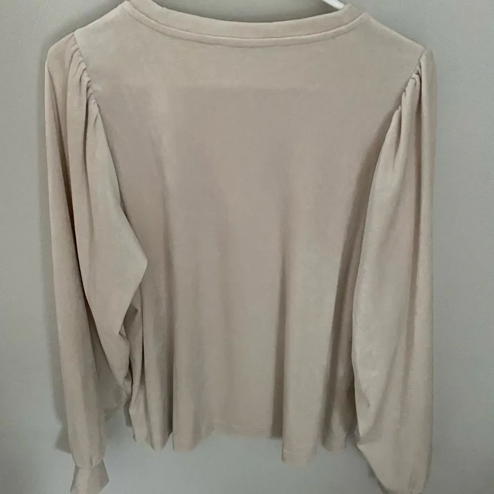 LOFT Cream Long Sleeve Top – Size Large – Soft Plush Knit – Like New - Picture 8 of 8